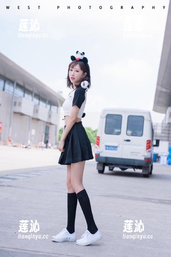 毫无保留的Tiny Asa：飞霄写真壁纸呈现真实与幻想的交汇